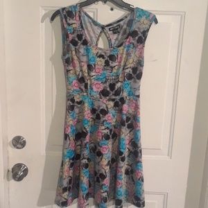 Hot topic Skulls and flowers